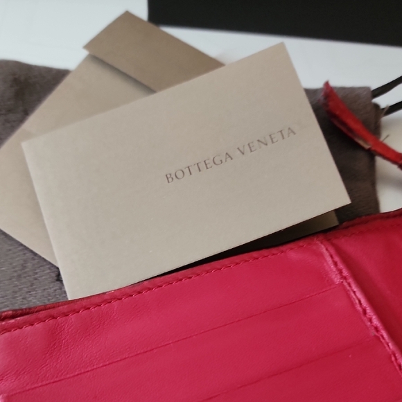 Bottega Veneta Red Leather Wallet with Intrecciato Pattern - Picture 7 of 14